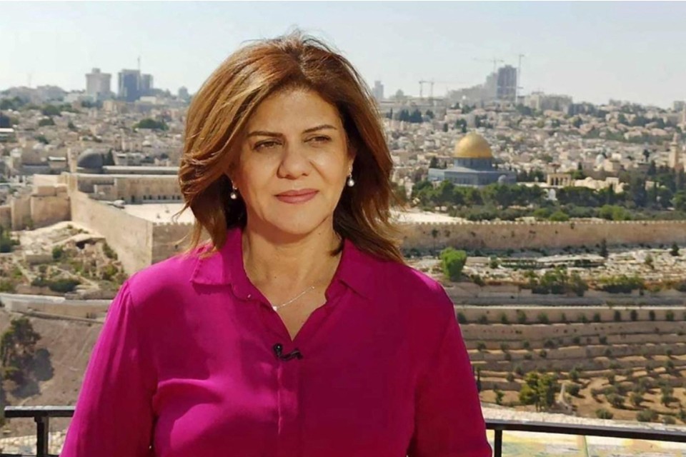 Shireen Abu Akleh was voor Al Jazeera aan het werk op de Westelijke Jordaanoever. 