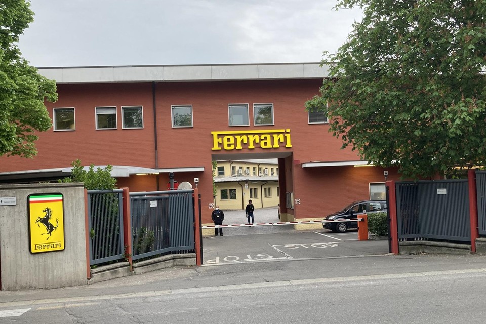 De ingang van de Ferrari-fabriek, onveranderd sinds de jaren veertig.   