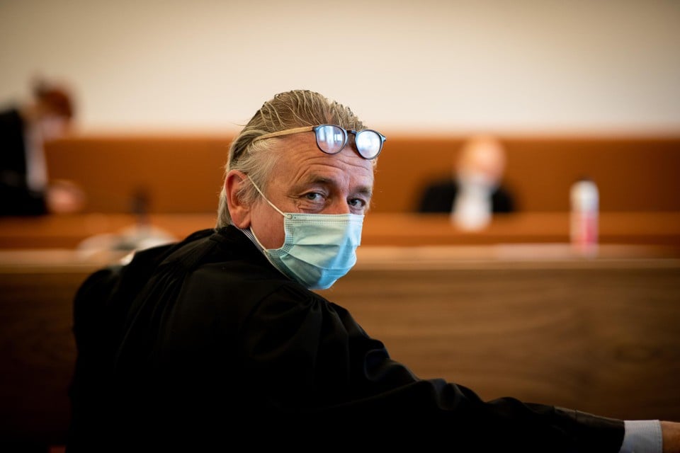 De reacties op de maskerplicht lopen uiteen, ook in de rechtbank. Jan Swennen stelde zich vragen bij de regelgeving, maar was uiteindelijk duidelijk: “Ook wij moeten onze verantwoordelijkheid nemen.” 