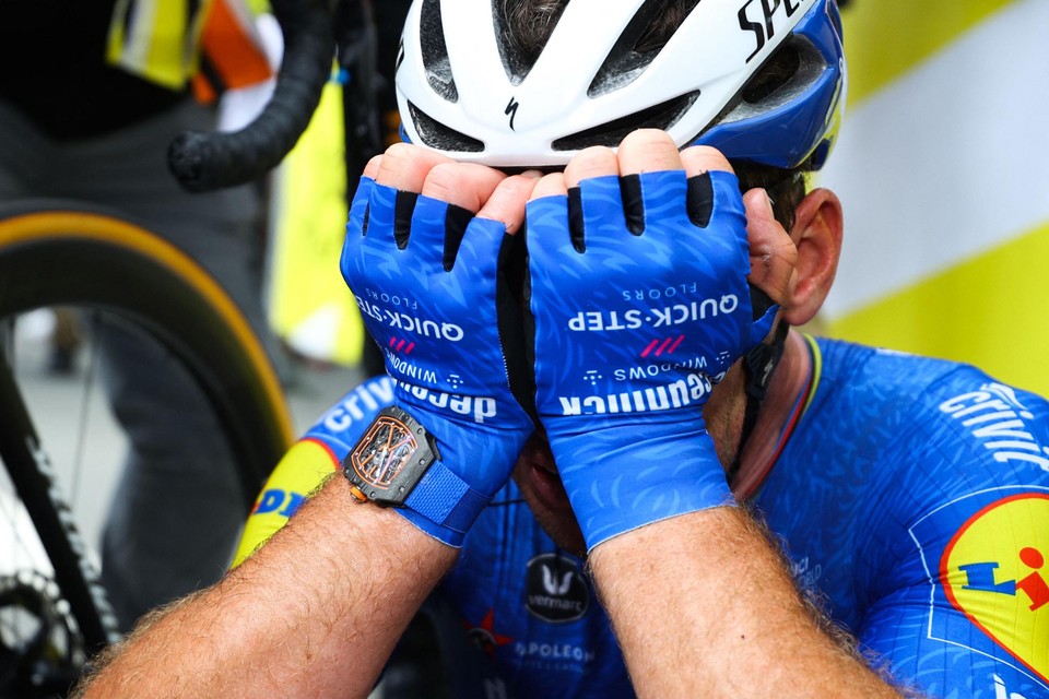 Tranen van geluk bij Mark Cavendish na onverwachte zege in T... - Het  Belang van Limburg Mobile