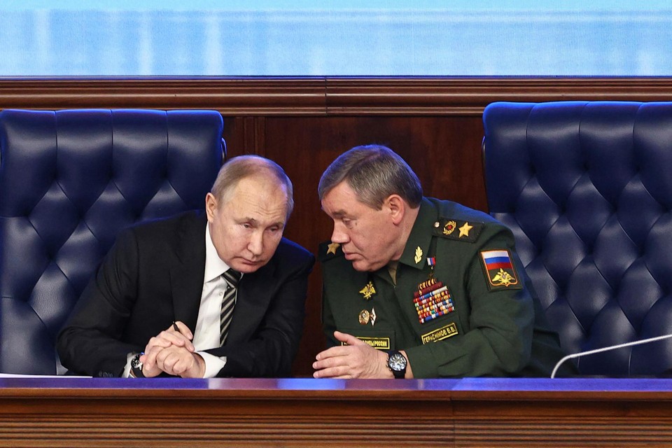 Poetin en generaal Gerasimov in 2021.