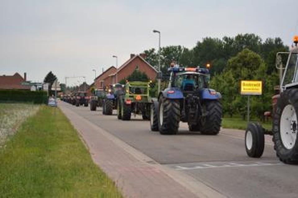 Zondag 26 juni denderen de tractoren door Binderveld 