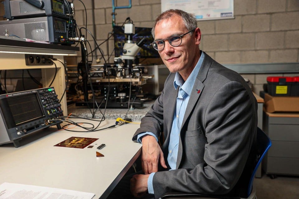 “Nu ons onderzoek in Nature staat, wordt onze experimentele chip wereldwijd beschikbaar”, zegt professor Kris Myny.