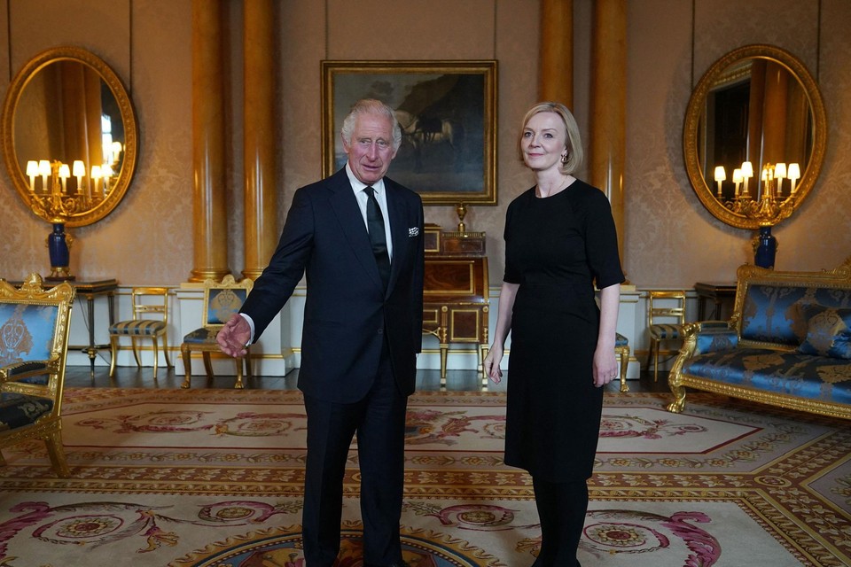 Koning Charles en premier Lizz Truss voor een audiëntie in Buckingham Palace. 
