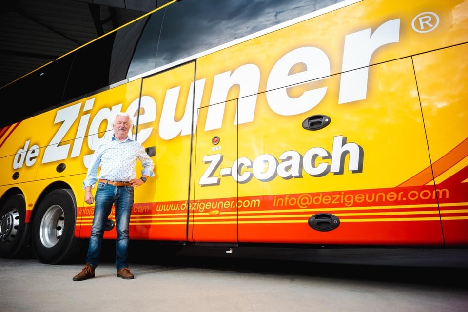 “Na opmerkingen over onze naam in Duitsland en zeker aan de Hongaarse grens, hebben we ‘Z-coach’ toegevoegd op onze bussen”, zegt zaakvoerder Rik Vanheusden van De Zigeuner. 