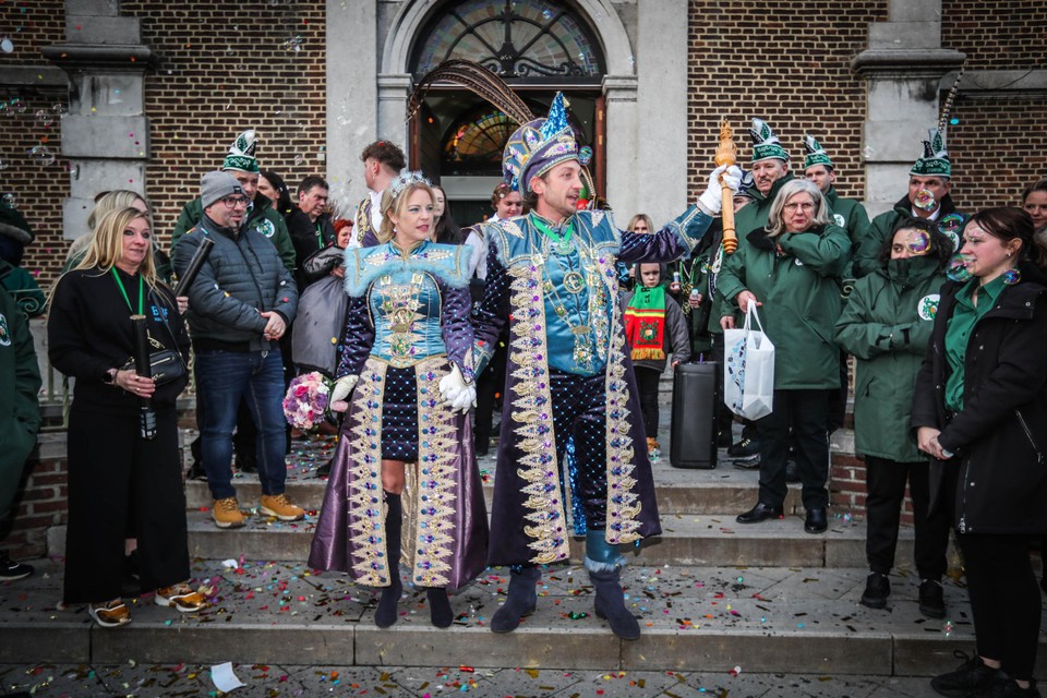 Cliff Van den Heuvel en Claudia Loyens, het prinsenpaar uit Stokkem, vonden hun kostuums zo mooi dat ze zelfs besloten om er zaterdag in te trouwen.