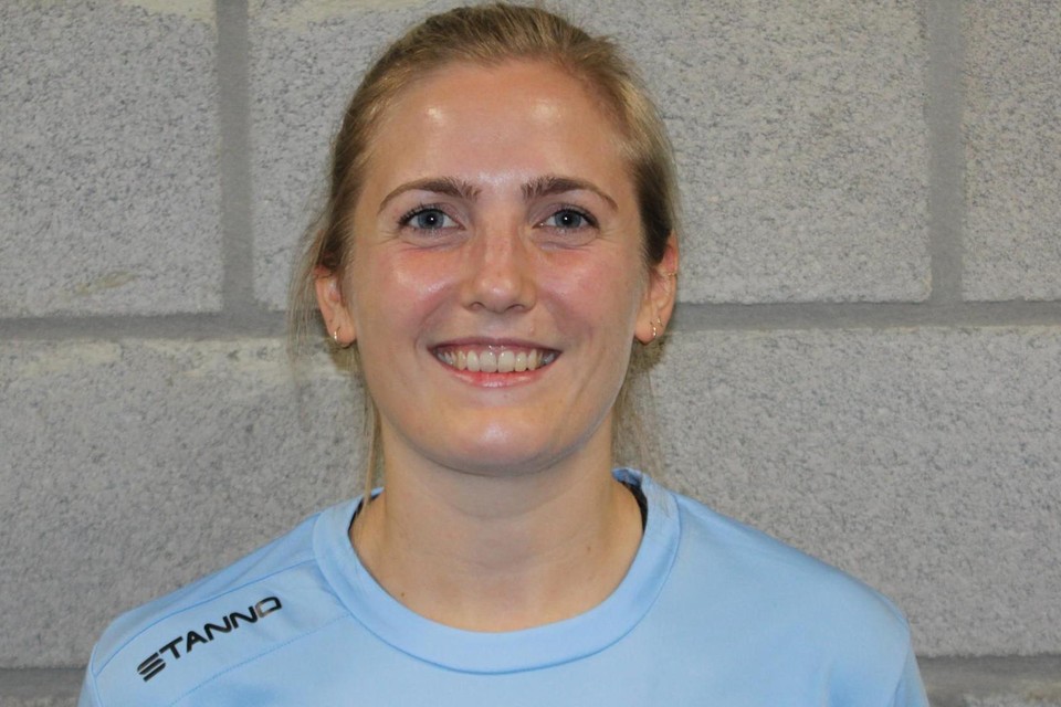 Emily Dirx scoorde vier keer in één helft voor Bilzen.