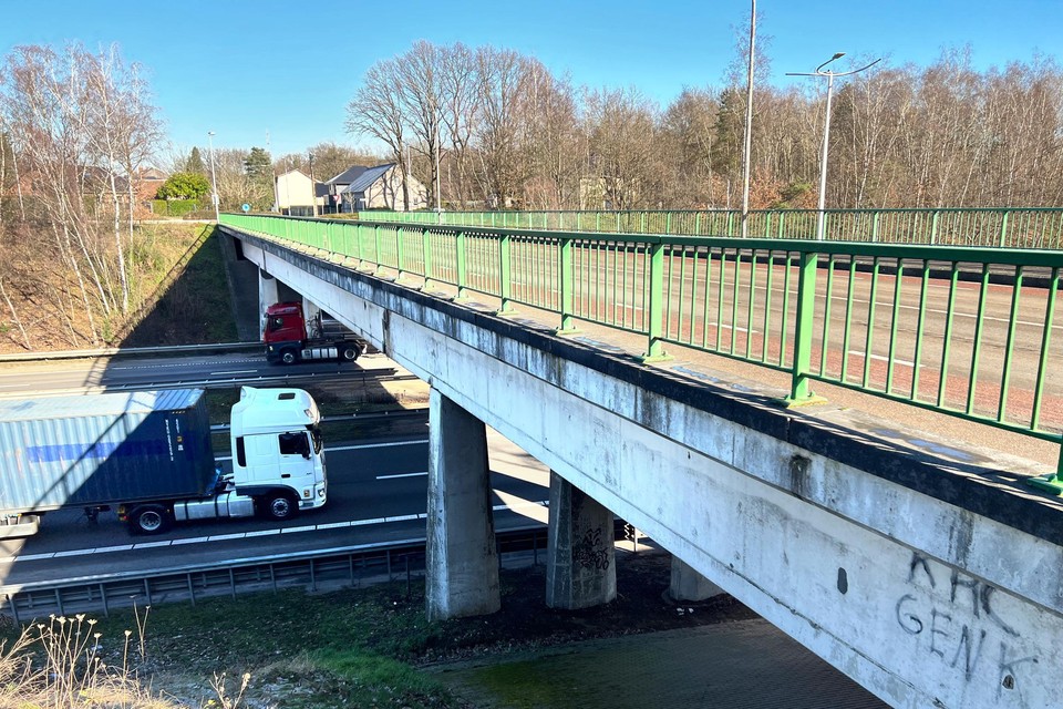 De bovenzijde van de brug van de Mispadstraat zal vanaf 13 maart drie maanden afgesloten zijn voor alle verkeer.