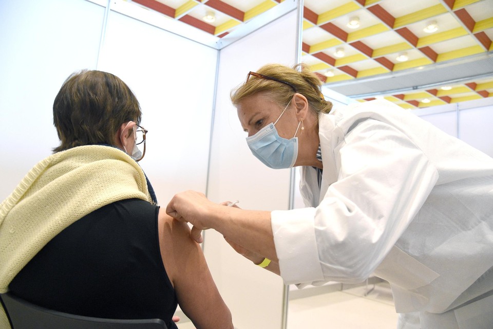 65-plussers in de wijken Boxbergheide en Winterslag moeten binnenkort naar de huisarts in plaats van het vaccinatiecentrum voor hun derde prik.  