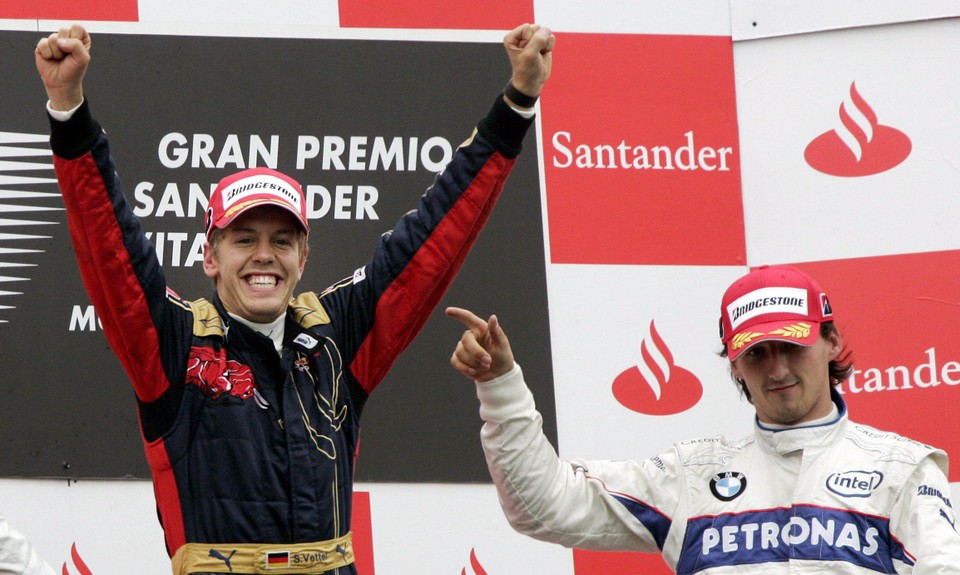 Sebastian Vettel boekte zijn eerste zege met het kleine Toro Rosso. 