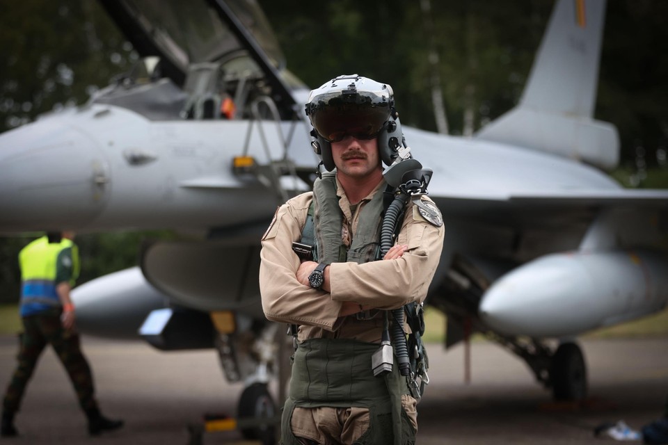 Deze Belgische F-16-piloot is net terug van de missie tegen IS: “We hebben vier keer minder moeten vliegen dan in 2017. Dat betekent dat IS op zijn retour is.” 