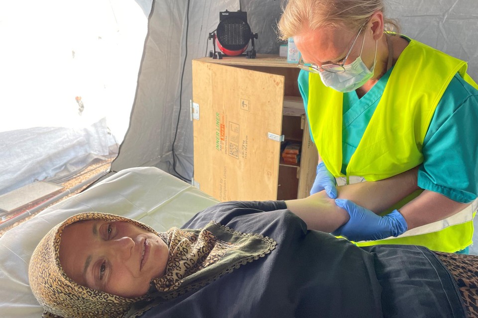 Rina Pirlotte van het ZOL in Genk werkt als fysiotherapeut in het veldhospitaal in het Tukse Kirikhan.