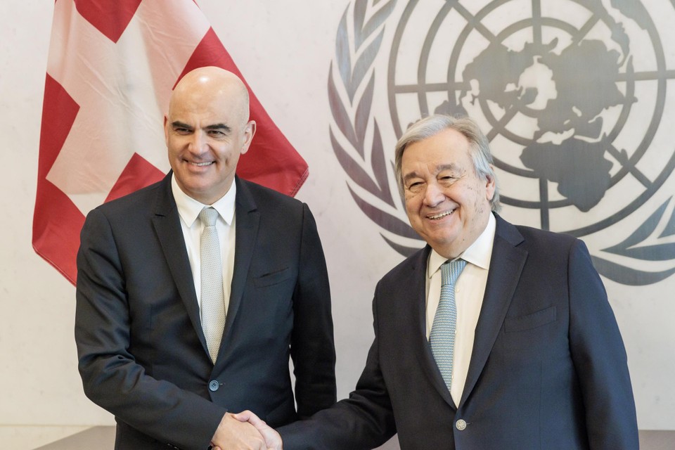 Zwitsers president Alain Berset (links) ontmoette VN-secretaris-generaal Antonio Guterres (rechts).