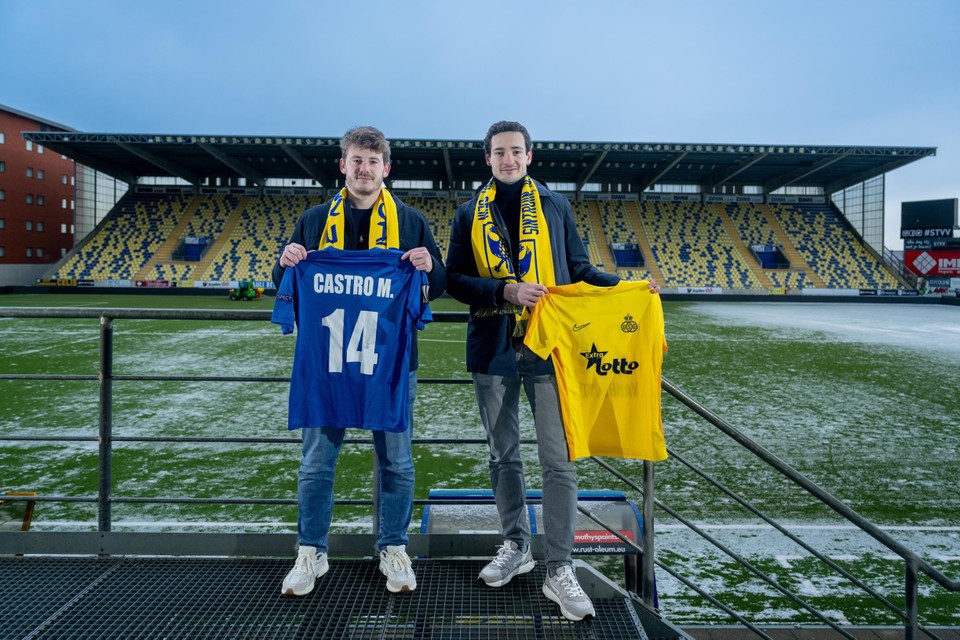 Vincent Donnay (l) en Alexander Vanlessen supporteren zondag zowel voor STVV als voor hun boezemvriend Alessio Castro-Montes.