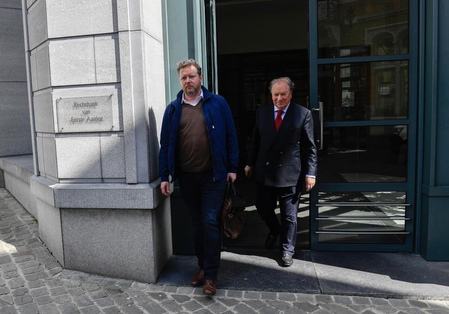 Meesters Jan Keulen en Hugo Vandenberghe bij het verlaten van de rechtbank in Tongeren.