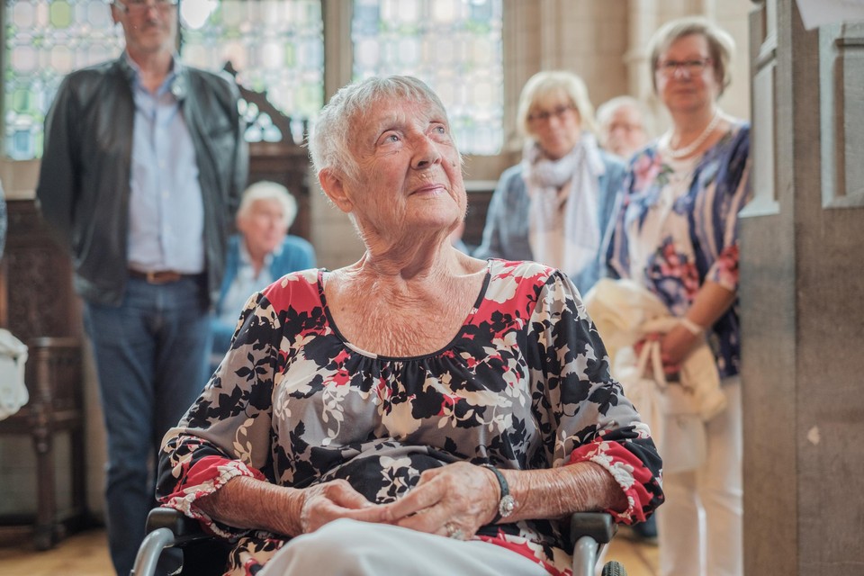 Jo Leemans tijdens de huldiging voor haar 90ste verjaardag in het Mechelse stadhuis. 