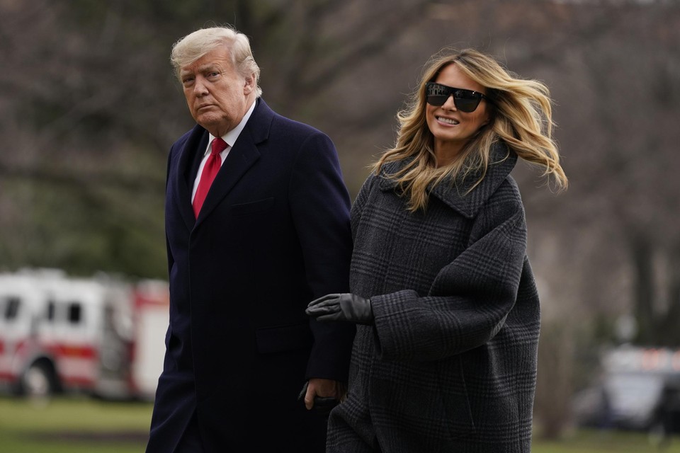 President Donald Trump en zijn echtgenote Melania keerden donderdag – vroeger dan verwacht – terug naar het Witte Huis in Washington D.C. 