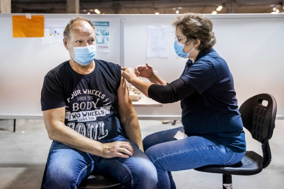81 procent van de Nederlanders is inmiddels volledig gevaccineerd. 