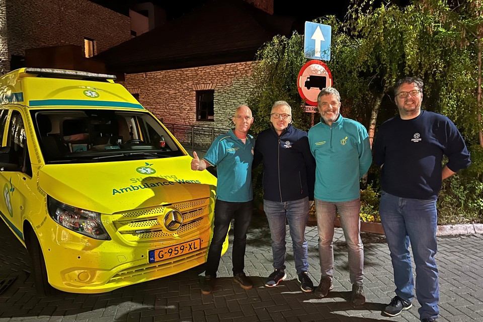 Jan Schraepen (rechts): “Ambulance Wens België doet normaal geen buitenlandse wensen, maar omdat dit zo’n tragisch verhaal was, hebben we hulp gezocht.”