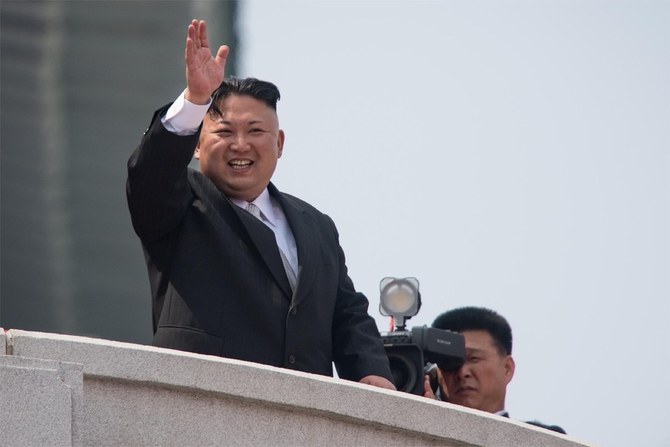 Het is al ruim twee weken geleden dat de Noord-Koreaanse dictator zijn bevolking nog eens publiekelijk groette. Wat is er aan de hand? 