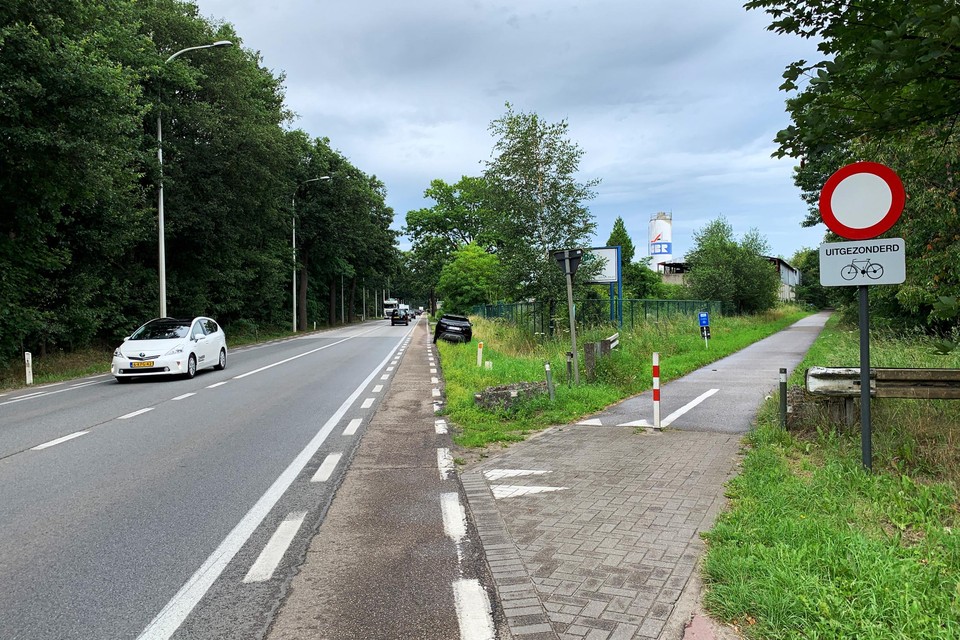 De nieuwe fietsbrug moet voorkomen dat gebruikers van de F74 op het niveau van het passerend verkeer moeten oversteken. 