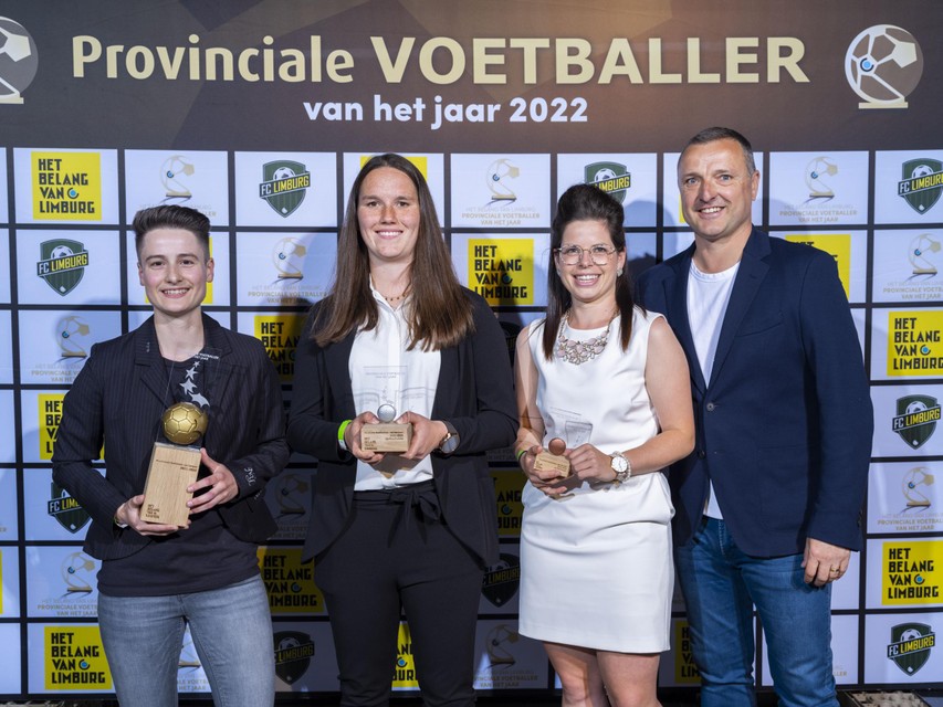 Bondscoach Ives Serneels reikte vorig jaar de prijs uit aan de beste vrouwen in eerste provinciale.