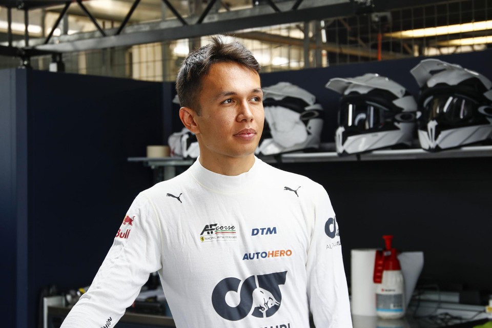 Alex Albon is dit weekend de blikvanger in Zolder. De Thaise Brit was vorig jaar nog de teammaat van Max Verstappen in de Formule 1. 