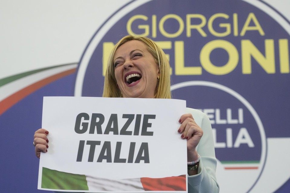 Het werd een nog grotere triomf dan verwacht voor Giorgia Meloni. Ze zoog haar toekomstige coalitiepartner grotendeels leeg. Dan kan een zo afgetekende verkiezingsoverwinning een vergiftigd cadeau zijn. 