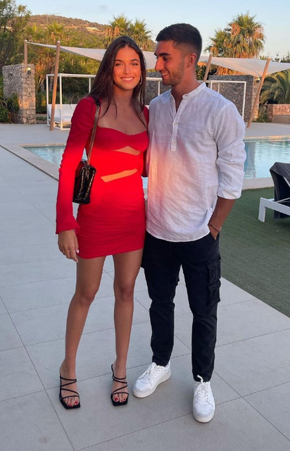 Ferran Torres met zijn vriendin, de dochter van bondscoach Luis Enrique. 