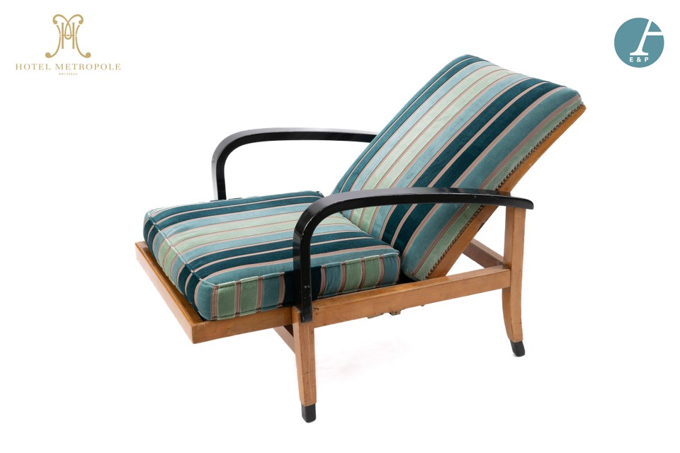 Een paar fauteuils, waarvan eentje (afgebeeld) met verstelbare rugleuning. Geschatte prijs voor beide tussen 400 en 600 euro