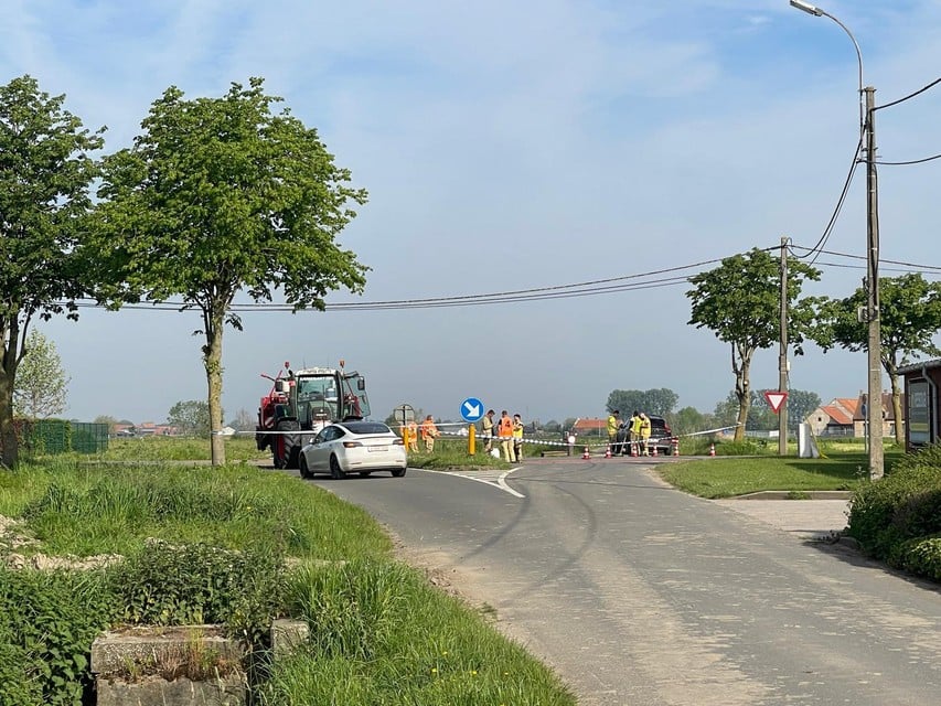 Het verkeer uit de Diksmuidestraat kon rechts  de Provincieweg opdraaien richting Diksmuide.