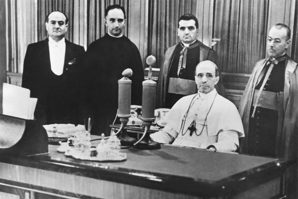 Meer dan 60 jaar na zijn dood is er nog steeds de controverse over ‘oorlogspaus’ Pius XII. 