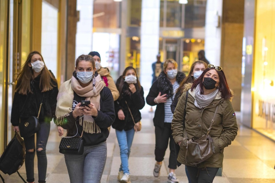 De mondmaskers zijn bedoeld voor medisch personeel, dus niet om mee rond te lopen op straat. 
