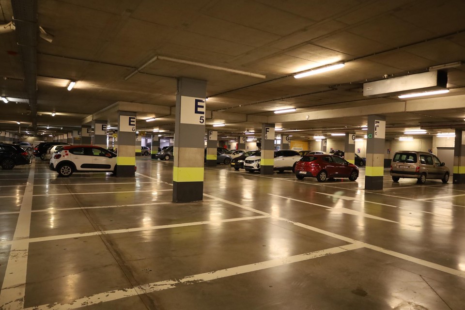 Voorlopig kan je gratis ondergronds parkeren in Kloosterbempden door een euvel met het nieuwe parkeersysteem. 