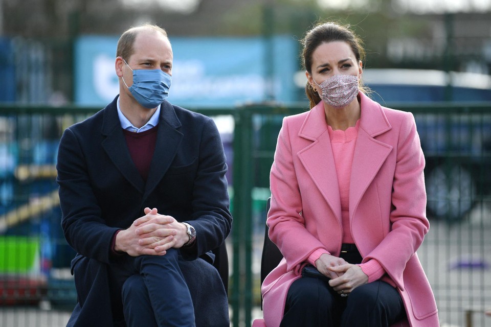 William en Kate bezochten donderdagochtend een school, vlak voor zijn bezoek sprak de prins kort met de journalisten 