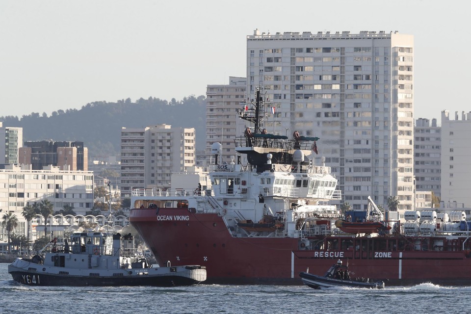 De Ocean Viking mocht uiteindelijk aanmeren in de haven van Toulon. 