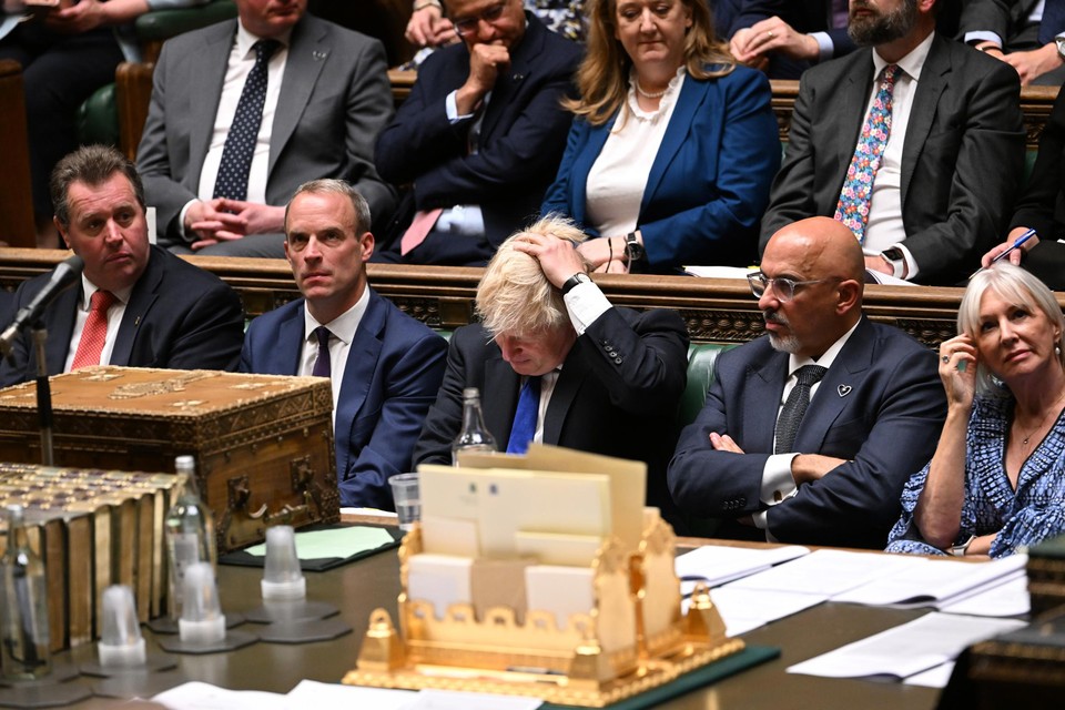 Boris Johnson woensdag in het Lagerhuis in Londen: de Britse premier vindt het niet "het moment om ontslag te nemen". 