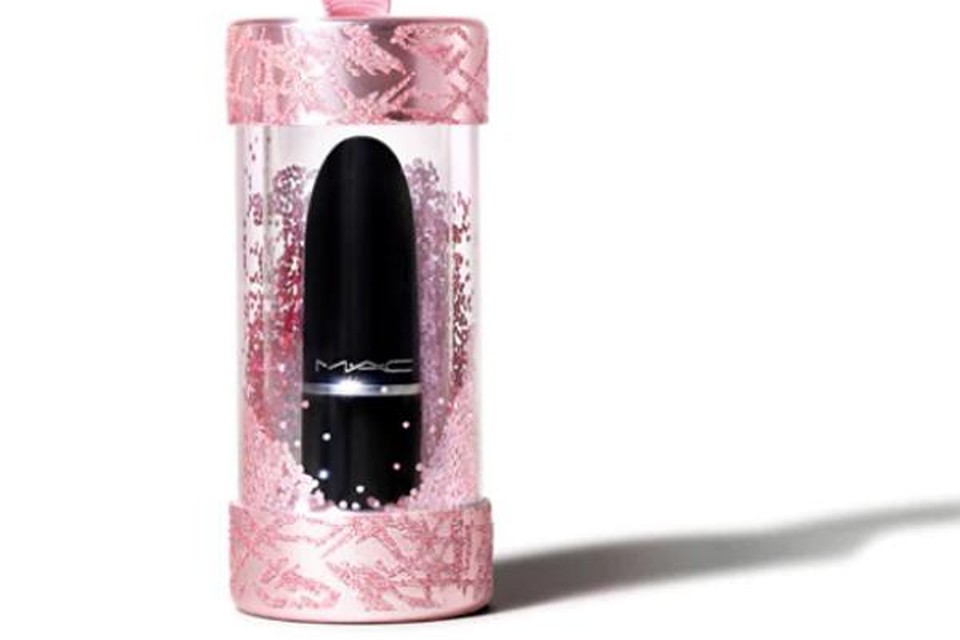 Lippenstift in een kersthanger - M.A.C. - 12 euro 
