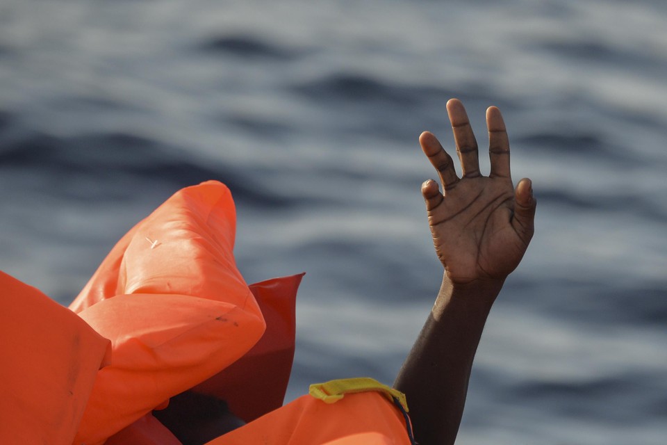 De Italiaanse kustwacht heeft 1.300 bootvluchtelingen gered.