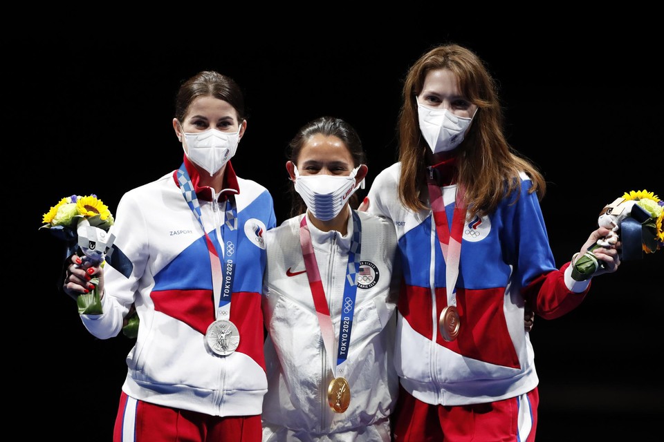 Op de Olympische Spelen in Tokio stonden twee Russische dames, Inna Deriglazova en Larisa Korobeynikova  op het podium in het schermen.