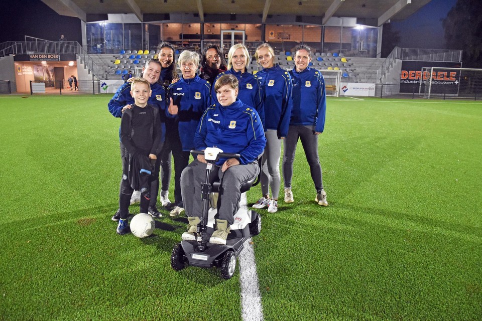 Normaal zouden de dames van Kadijk SK in december een benefiet organiseren voor hun Lommelse vriendin Mieke Emmers (27) die in augustus levenslang in een rolstoel belandde na een foute beweging. 