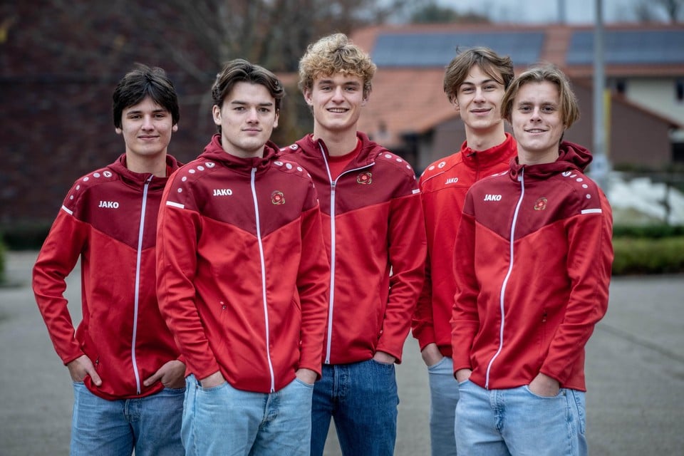 De vijf 18-jarigen van HW Zonhoven (vlnr): Kai Bosmans, Vic Olaerts, Cedric Serneels, Daan Hazevoets en Jelle Konings.  