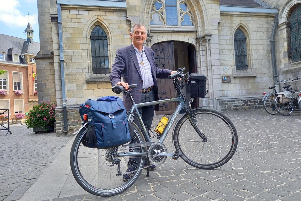 Pastoor Tony uit Bilzen kiest voor een gewone fiets voor zijn fietsbedevaart naar Lourdes 