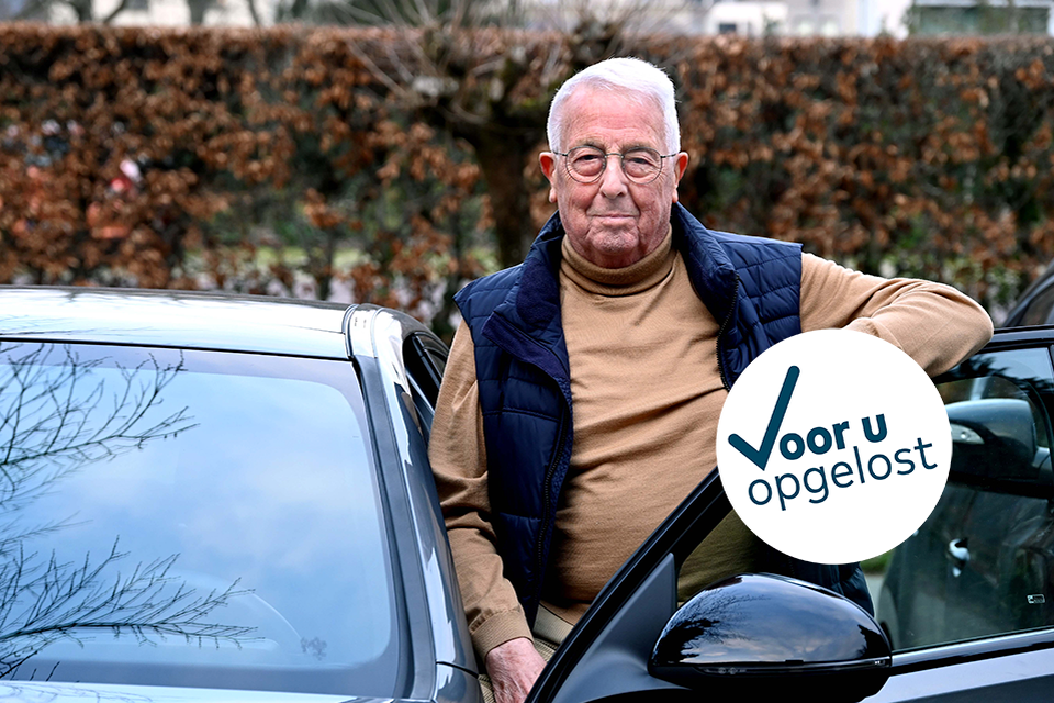 Piet heeft nu een nieuwe auto waarmee hij voortaan zonder boetes door  Brussel kan karren.