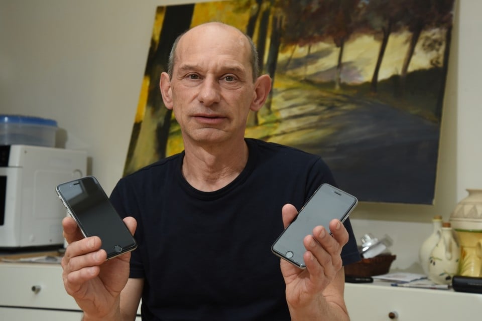 Johan Heleven kreeg de iPhones inmiddels aan. 