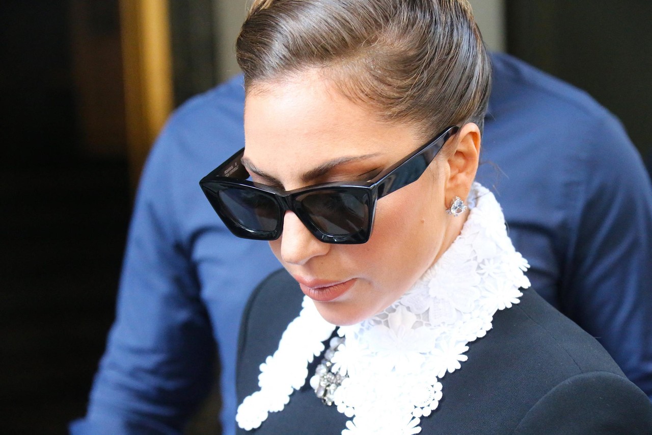 touw Goed opgeleid Interpretatie Lady Gaga poseert met zonnebril van Belgisch merk | Het Belang van Limburg  Mobile