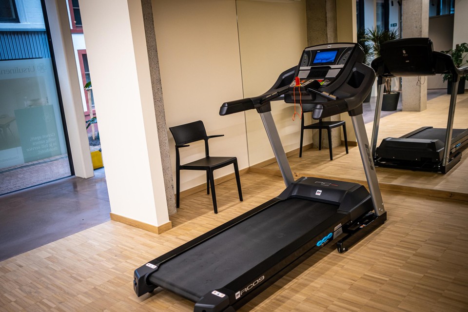 Bewoners kunnen gratis gebruikmaken van de fitnesstoestellen in de ontmoetingsruimte op het gelijkvloers. 