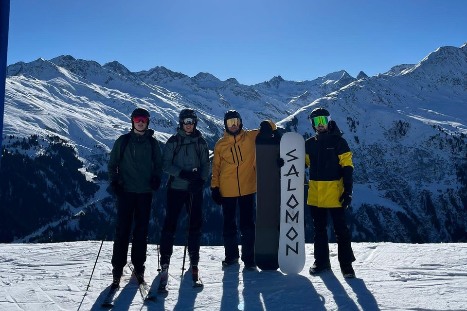 Hoeselt-spelers Snijkers, S. Appermont, De Bock en Kemnitz keren zaterdag van hun skivakantie terug. Zij zijn zondag inzetbaar.
