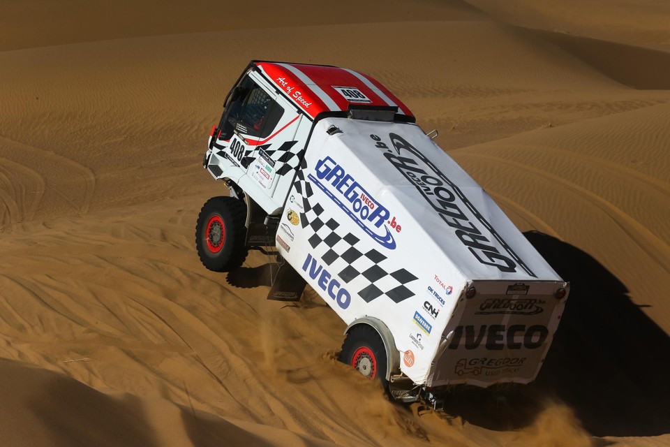 Igor Bouwens aan het werk in de Africa Eco Race. In januari volgt zijn debuut in de echte Dakar.  