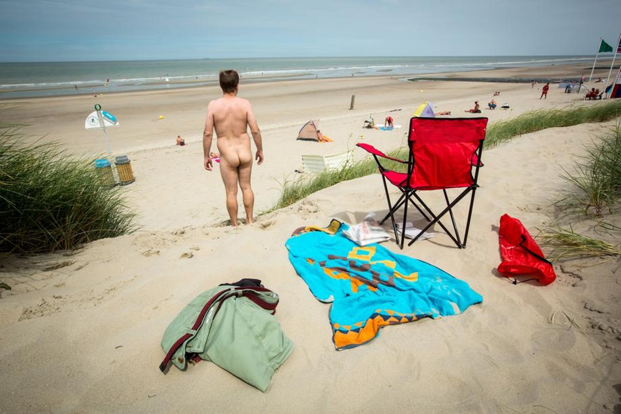 “Aan een naaktstrand is niets erotisch” (Bredene) | Het Belang van Limburg  Mobile